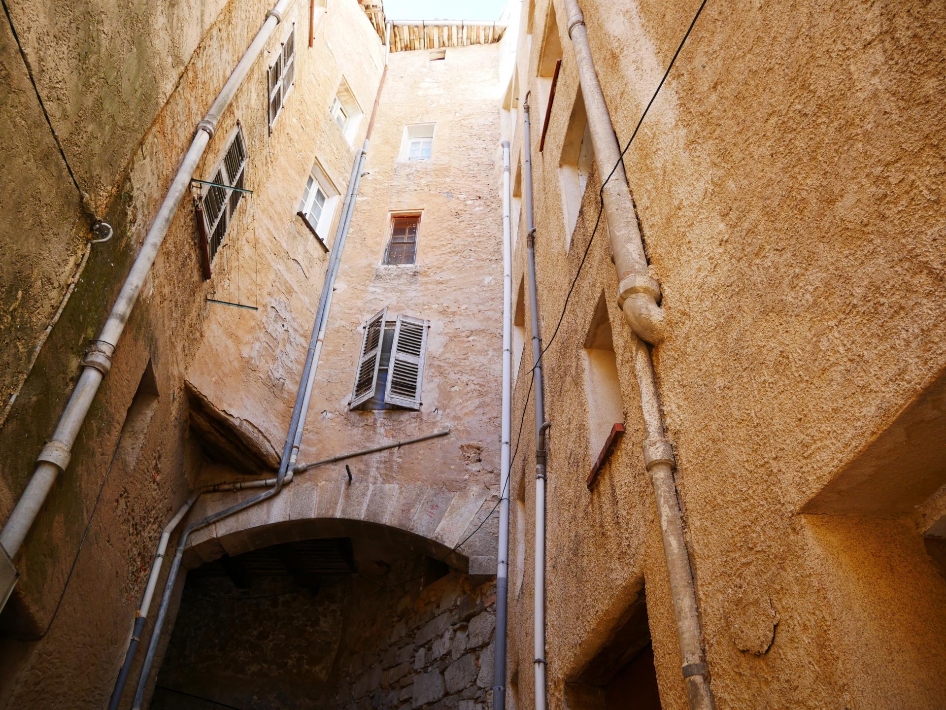 Callas village perche en provence verte proche gorge du verdon et saint raphael 6 2