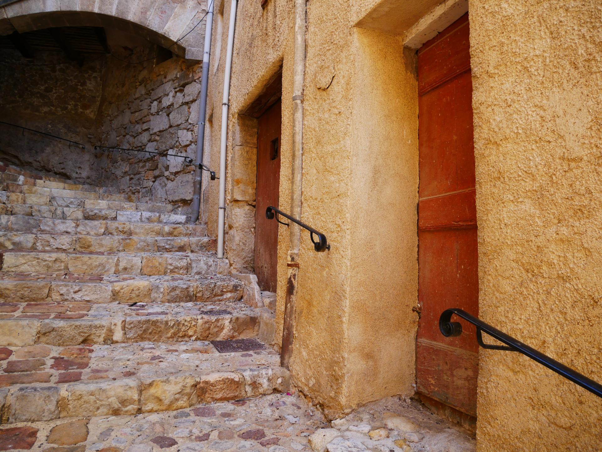 Callas village perche en provence verte proche gorge du verdon et saint raphael 7 2