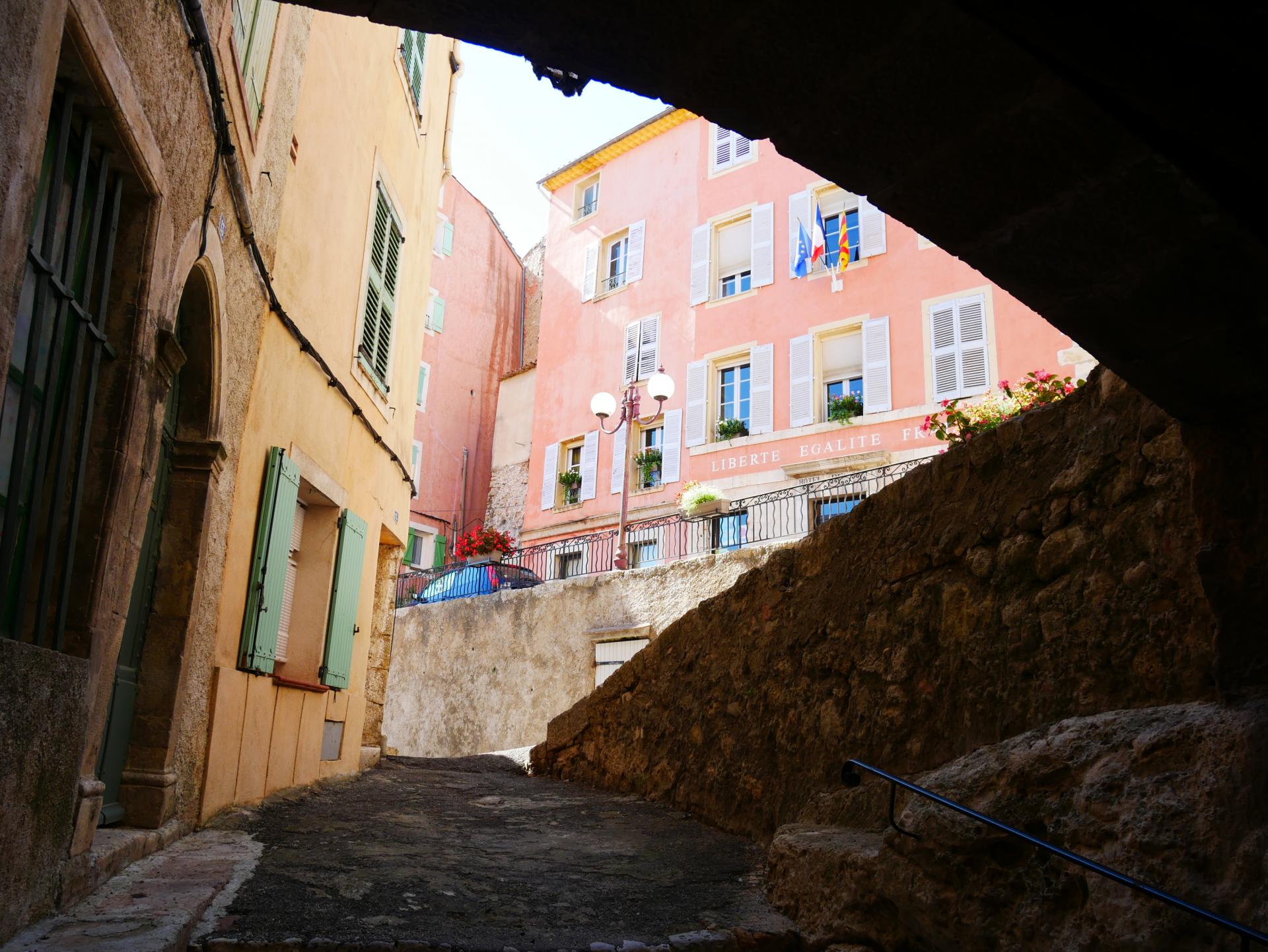 Callas village perche en provence verte proche gorge du verdon et saint raphael 8 2