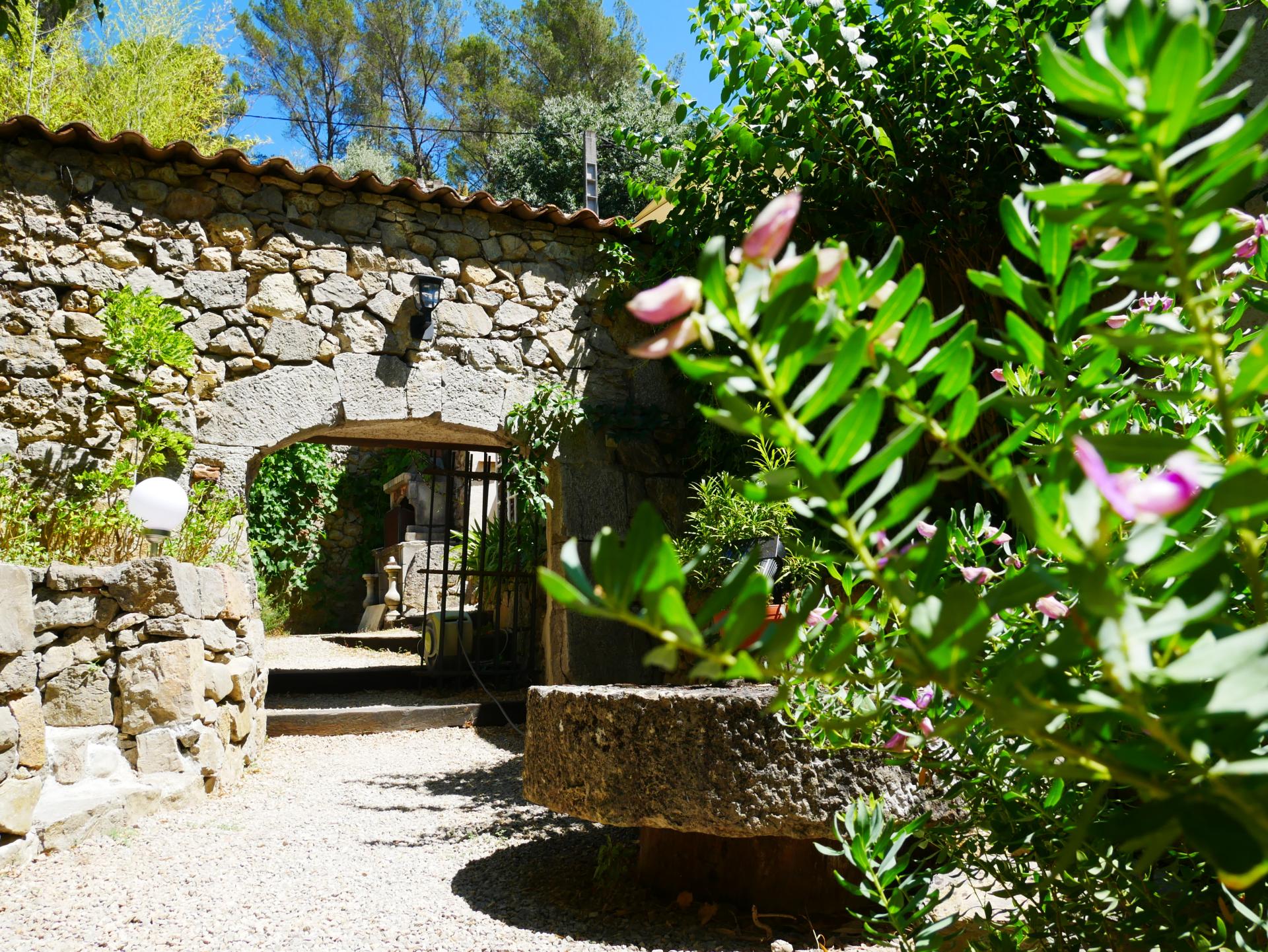 Espace detente du gite la risse de l ancien moulin a huile de callas proche des gorges du verdon 1