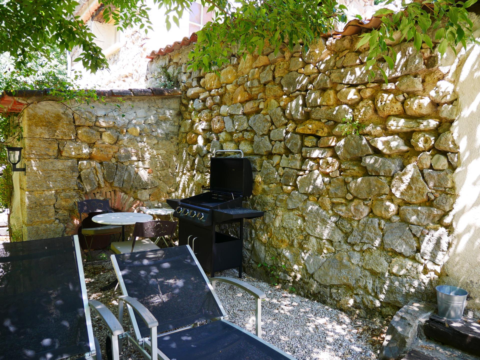 Espace detente du gite la risse de l ancien moulin a huile de callas proche des gorges du verdon 4