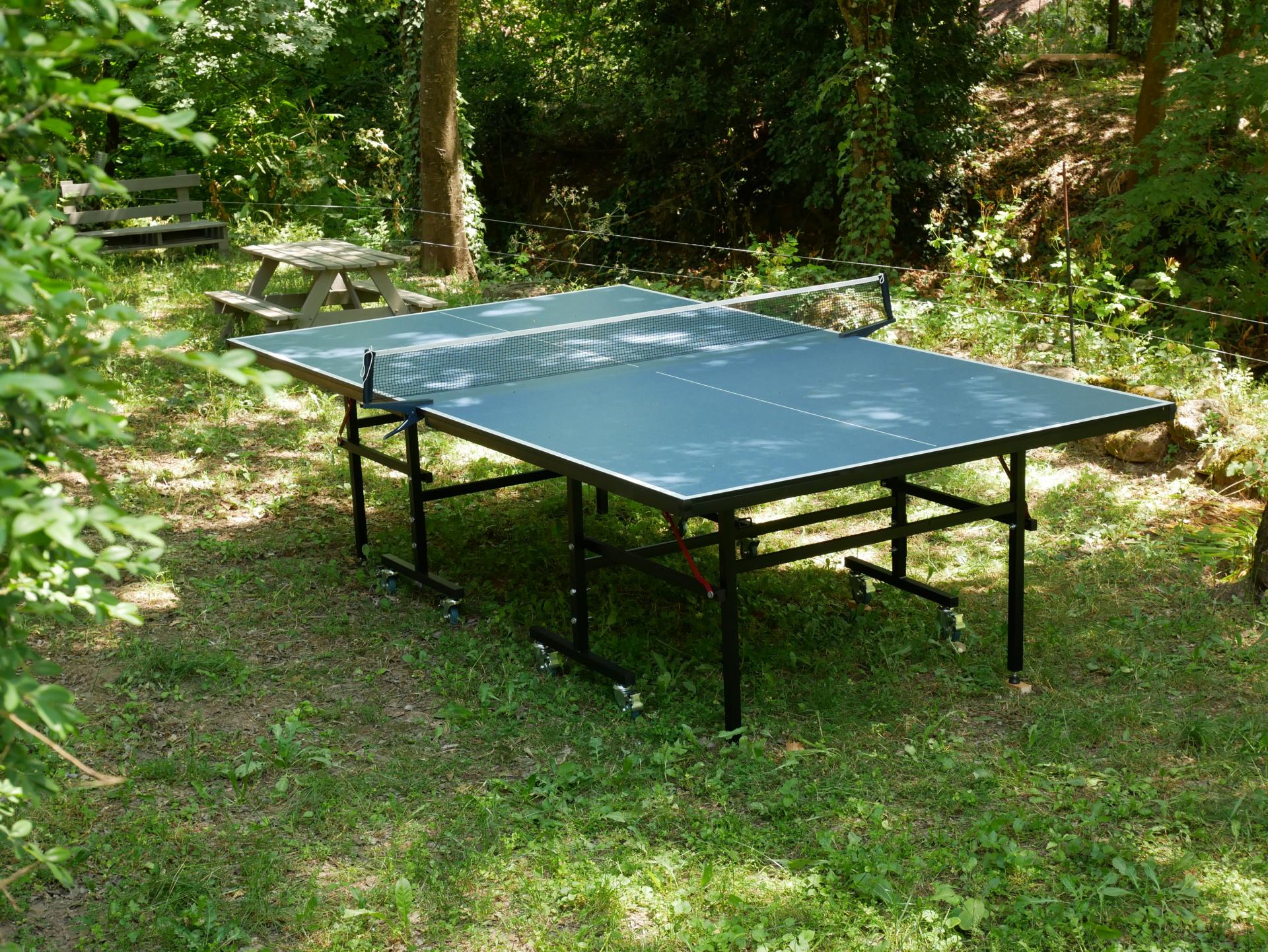 Table de ping pong a disposition au gite du moulin de callas dans le var