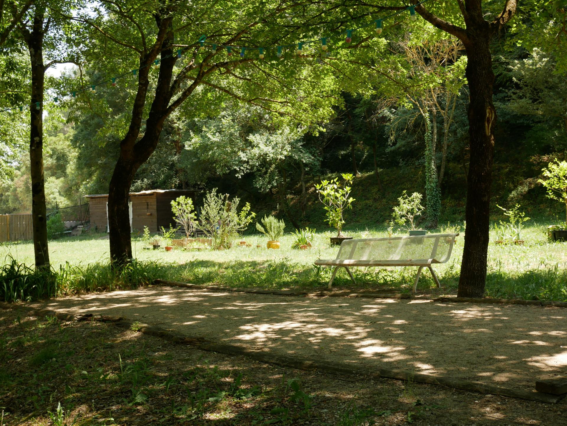 Terrain de petanque au gite de location de vacances dans le var proche mer mediterrannee